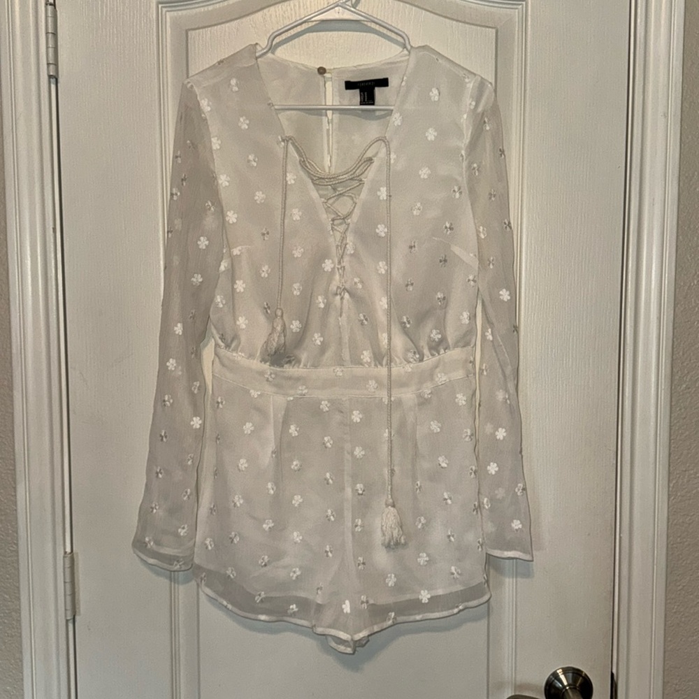 WHITE FLORAL ROMPER WITH BELL SLEEVES